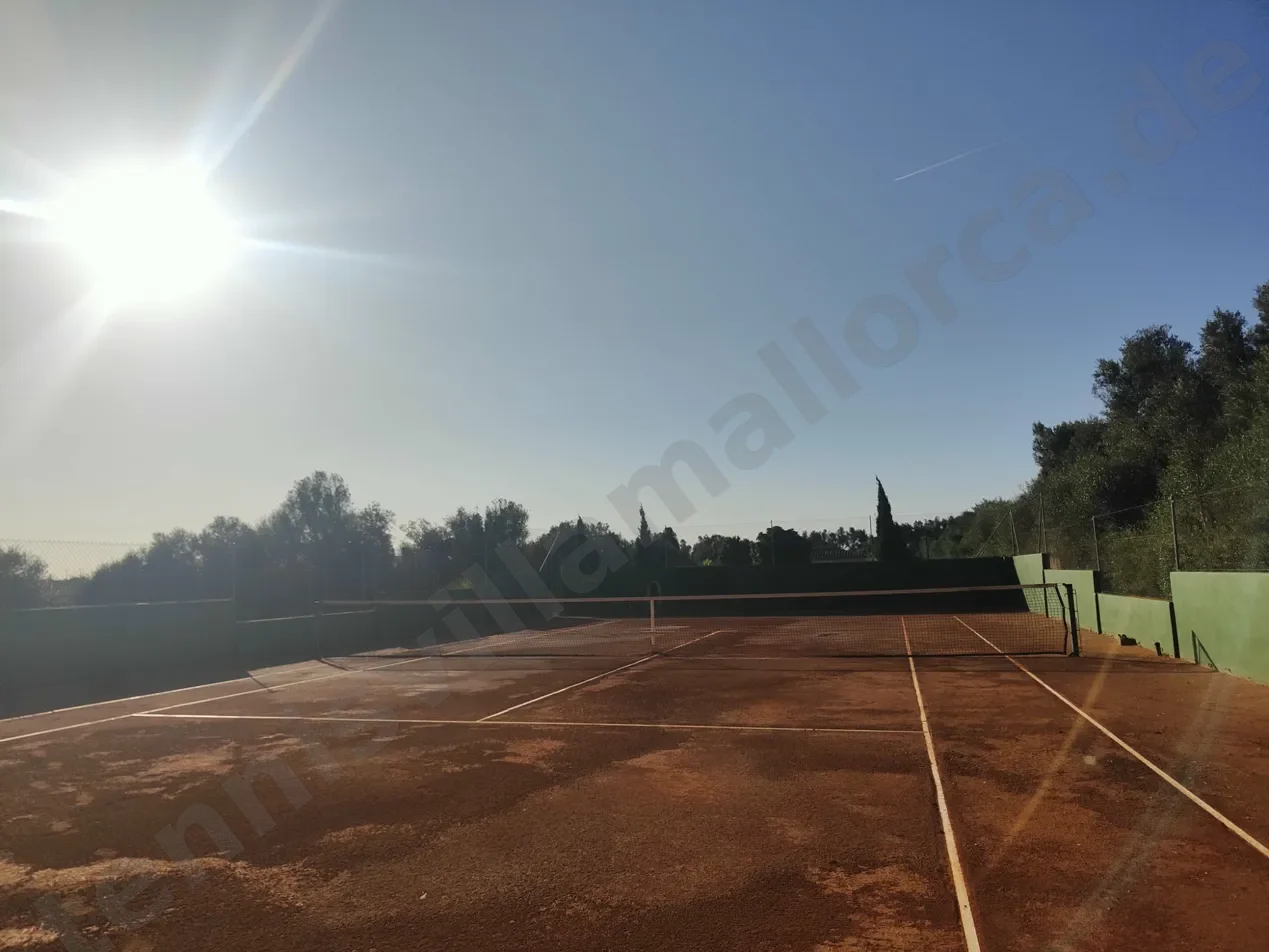 Privater Tennisplatz